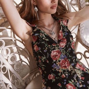 VANESSA MOONEY floral dress 🌹